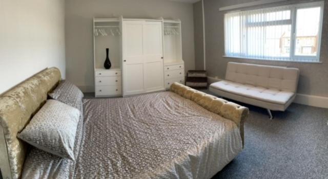 3 Bedroom Modern Flat, Sleeps 8, Mablethorpe, Linc Apartment
