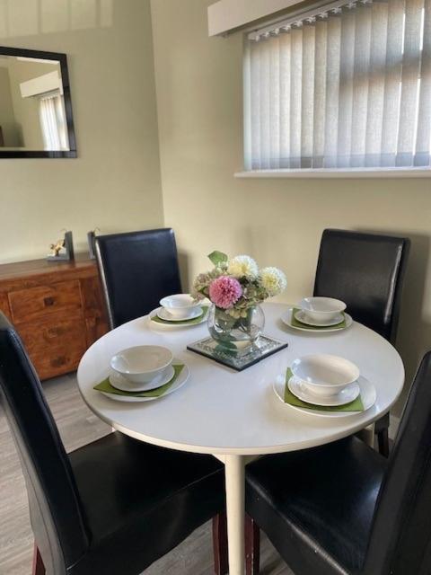 Apartment 3 Bedroom Modern Flat, Sleeps 8, Mablethorpe, Linc Mablethorpe