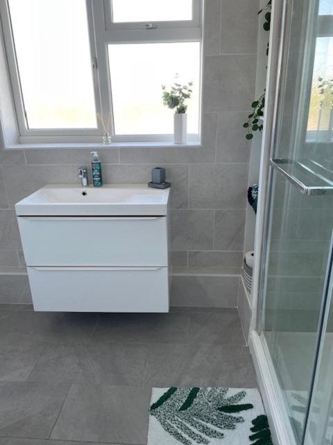 3 Bedroom Modern Flat, Sleeps 8, Mablethorpe, Linc Apartment