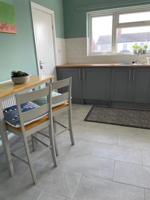 3 Bedroom Modern Flat, Sleeps 8, Mablethorpe, Linc * Mablethorpe